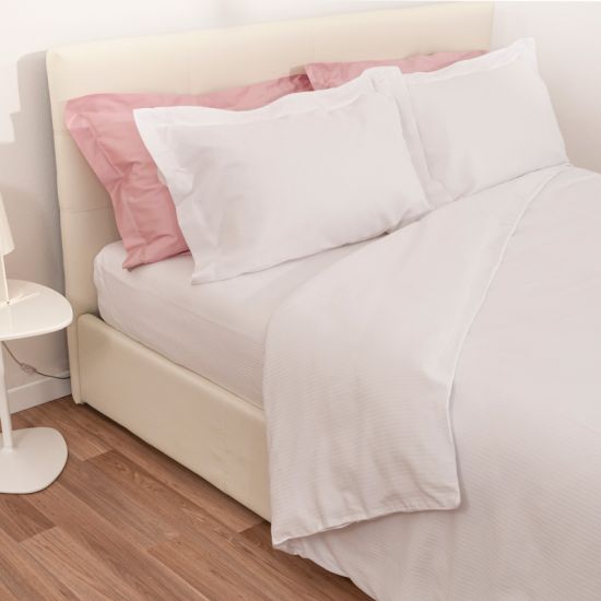 Sacco copripiumino su misura raso rigatino bianco per hotel, alberghi e b&b Sacco copripiumino su misura raso rigatino bianco per hotel, alberghi e b&b